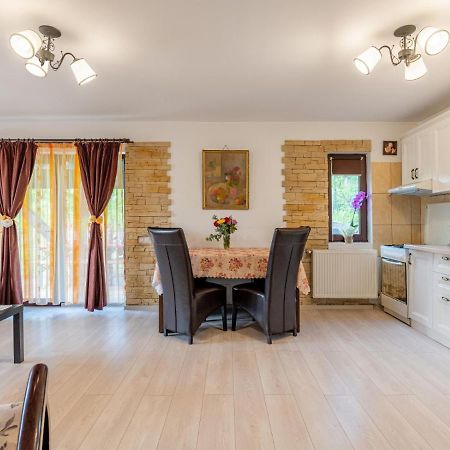 فندق Casuta Cu Trandafiri Slănic المظهر الخارجي الصورة