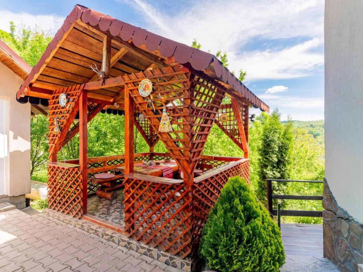 فندق Casuta Cu Trandafiri Slănic المظهر الخارجي الصورة