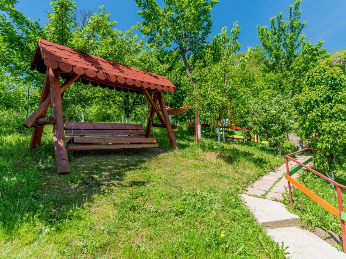 فندق Casuta Cu Trandafiri Slănic المظهر الخارجي الصورة